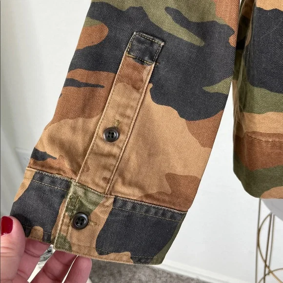 Madewell Northward Cropped Army Jacket in Cottontail Camo: Sherpa Edition - Picture 6 of 12